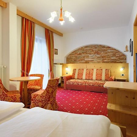 Hotel Ronce Ортізеї Екстер'єр фото