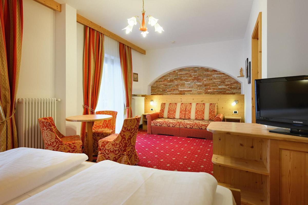 Hotel Ronce Ортізеї Екстер'єр фото