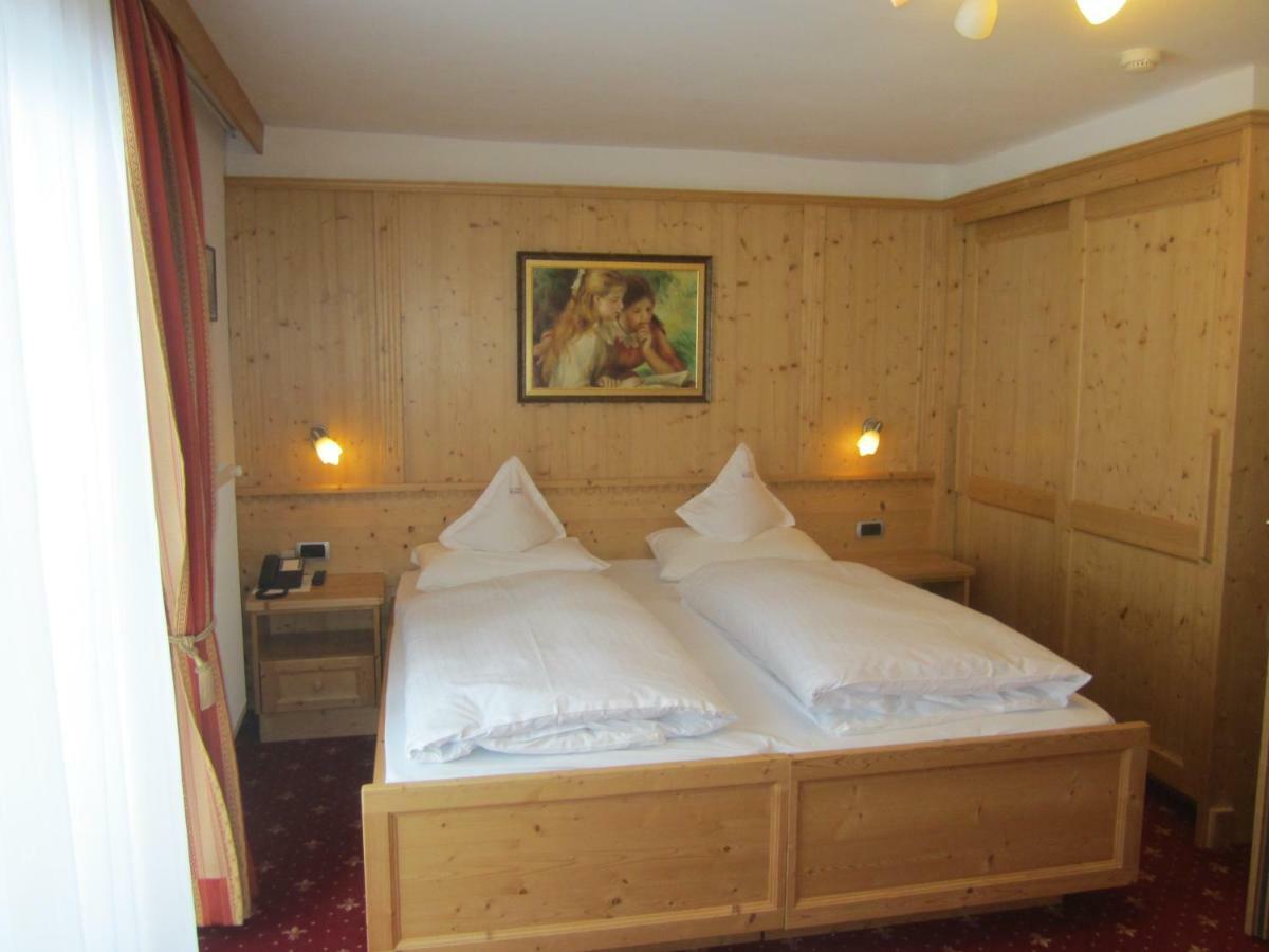 Hotel Ronce Ортізеї Екстер'єр фото